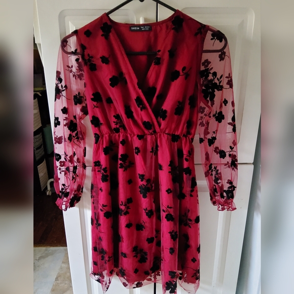 Special Occasion Girls Dresses (10-11y And 12y) - Picture 7 of 9